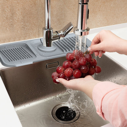 🚰💥 NUR FÜR KURZE ZEIT 50 % RABATT! Küchen- & Badezimmer-Wasserhahn-Spritzschutzmatte – Silikon-Tropffänger, verdickte wasserdichte Ablaufmatte – 2 Größen ✨